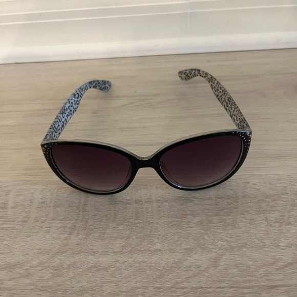 Chico’s Sunglasses - Picture 2 of 4